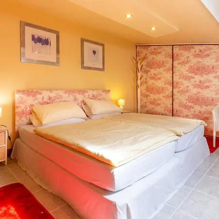 Nyaraló Private With Stunning Views & Shared Pool *