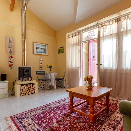 Private With Stunning Views & Shared Pool *