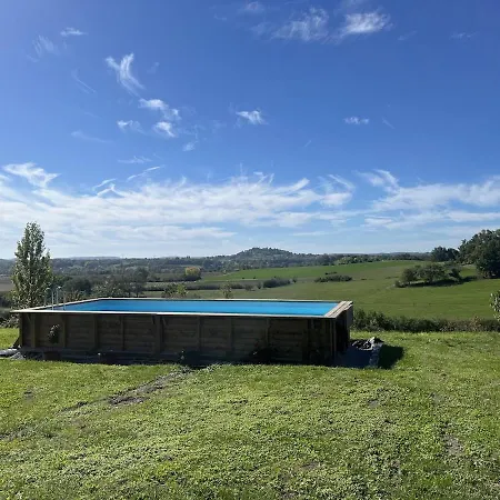 Private With Stunning Views & Shared Pool