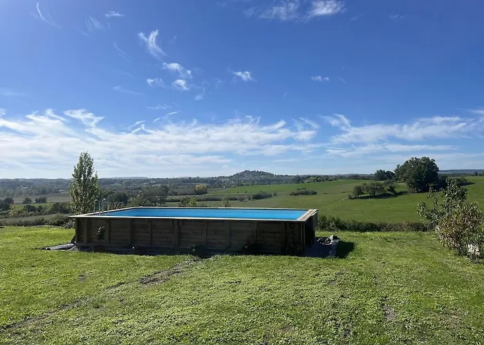 Private With Stunning Views & Shared Pool